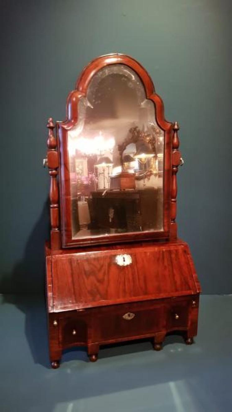 George I Walnut Toilet Mirror - Image 1