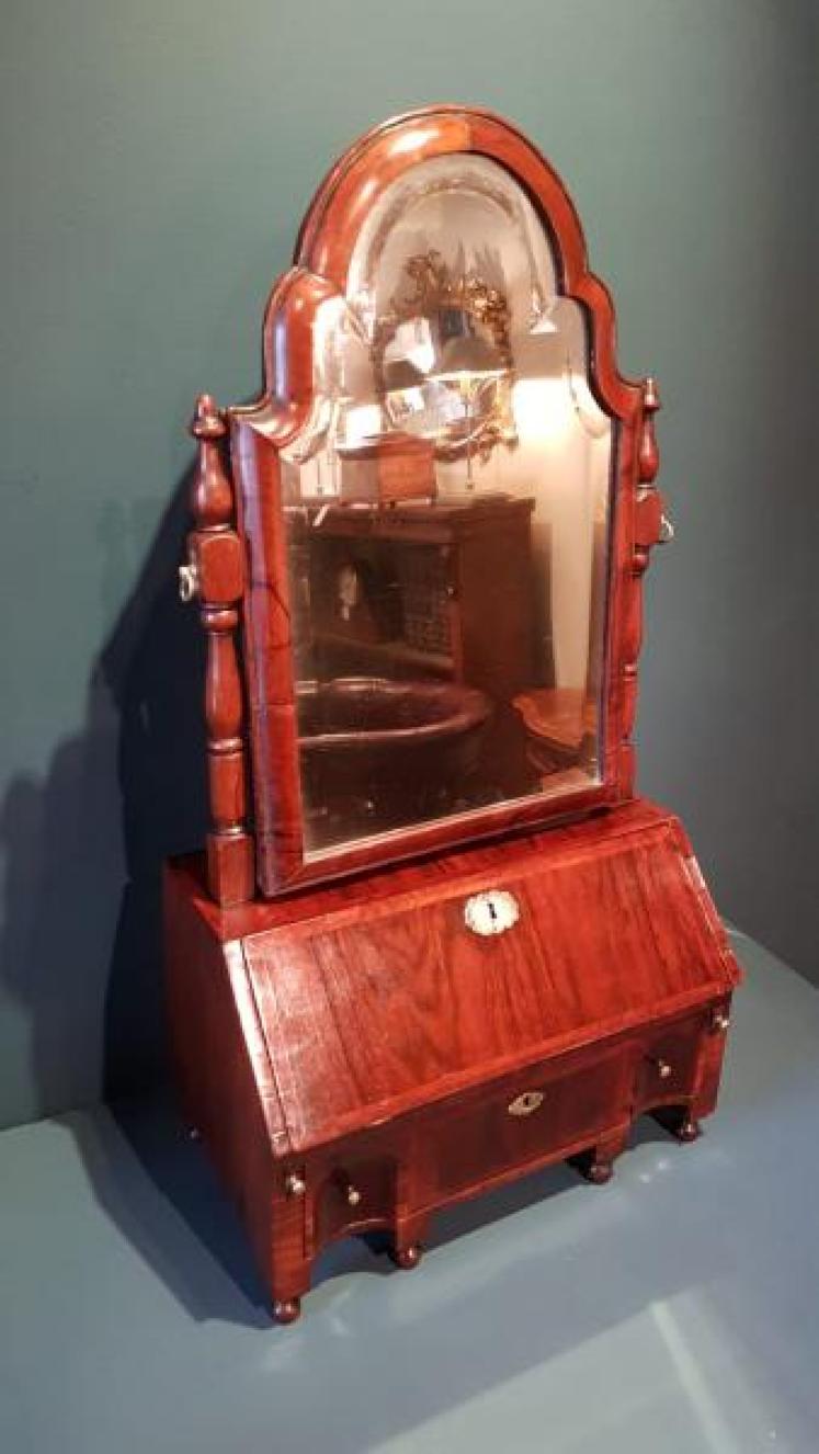 George I Walnut Toilet Mirror - Image 2