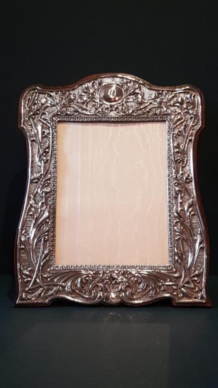 Large Edwardian Silver Photo Frame - Image 1