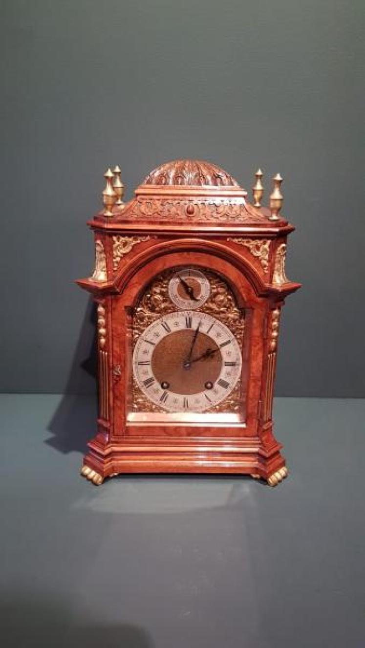 Fine Quality Victorian Walnut Bracket Clock - Image 1