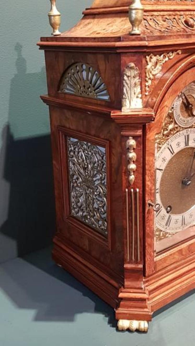 Fine Quality Victorian Walnut Bracket Clock - Image 2