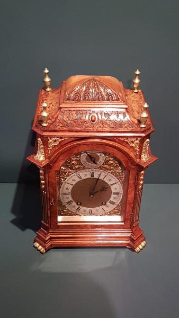 Fine Quality Victorian Walnut Bracket Clock - Image 7