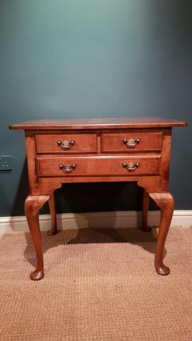 George III Walnut Lowboy  - Image 4