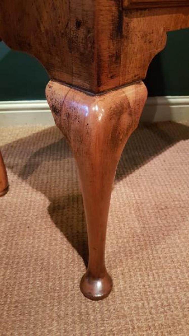 George III Walnut Lowboy  - Image 6