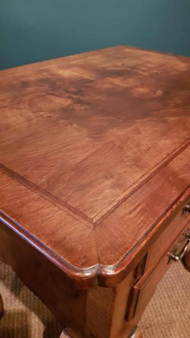 George III Walnut Lowboy  - Image 7