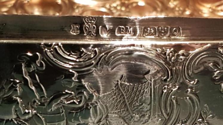 Fine Quality Embossed Silver Glove Box - Image 3