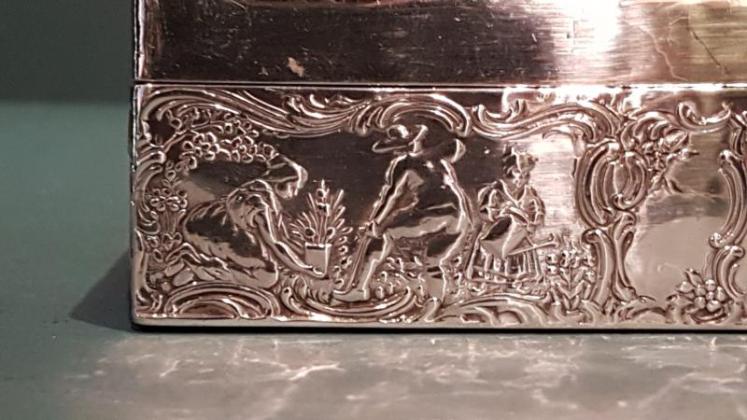 Fine Quality Embossed Silver Glove Box - Image 4