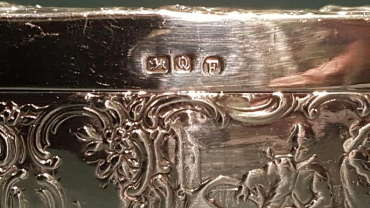Fine Quality Embossed Silver Glove Box - Image 5