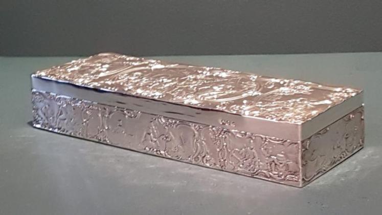 Fine Quality Embossed Silver Glove Box - Image 6
