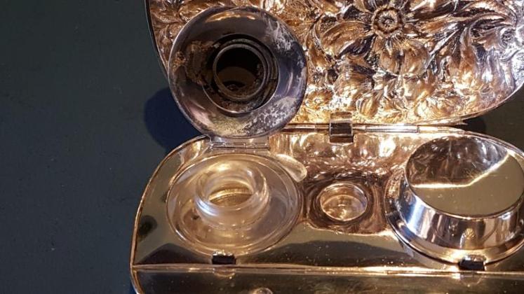 Unusual Burke & Co Silver Travelling Ink Well - Image 4