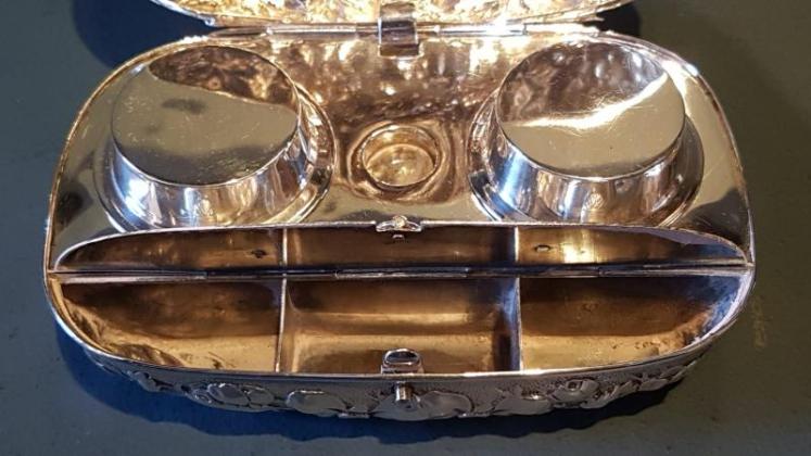 Unusual Burke & Co Silver Travelling Ink Well - Image 5