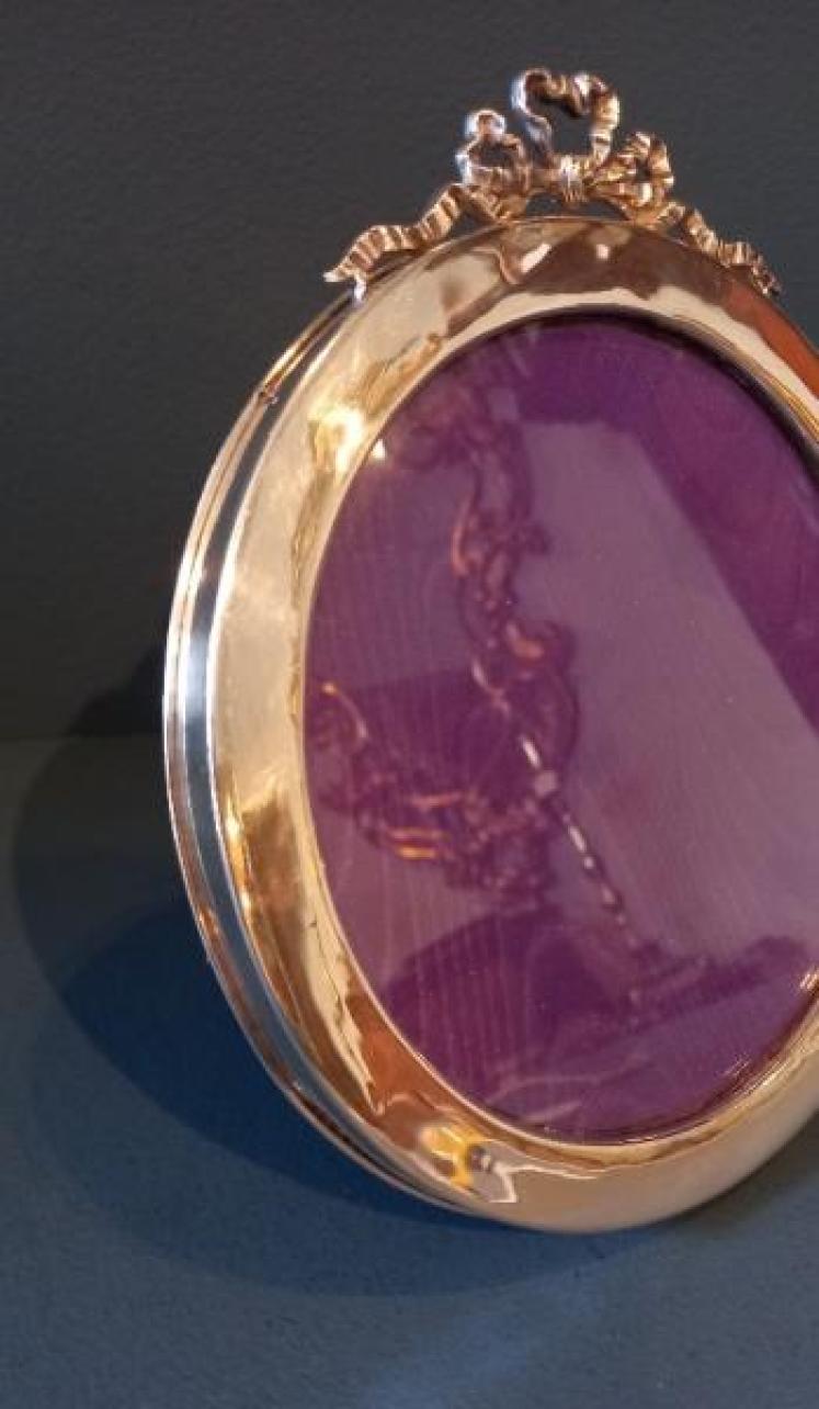 Silver Circular Ribbon Top Photo Frame - Image 5