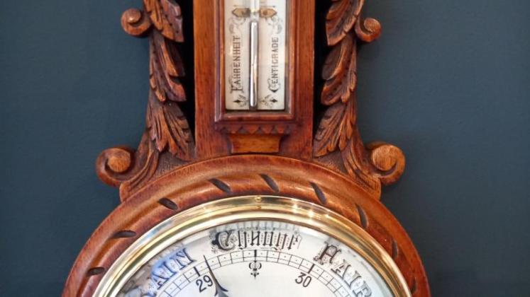 Superb Polished Oak Banjo Barometer - Image 6