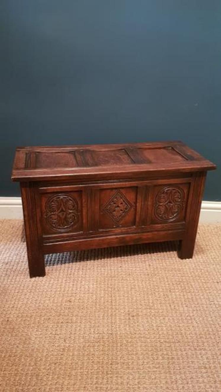 Very Small Oak Coffer - Image 1