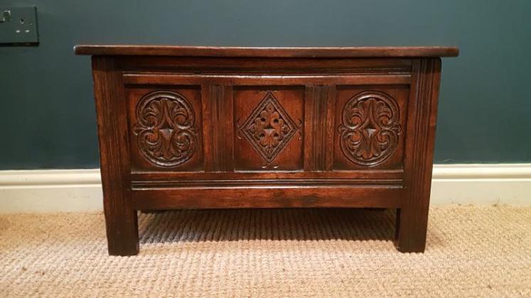 Very Small Oak Coffer - Image 2
