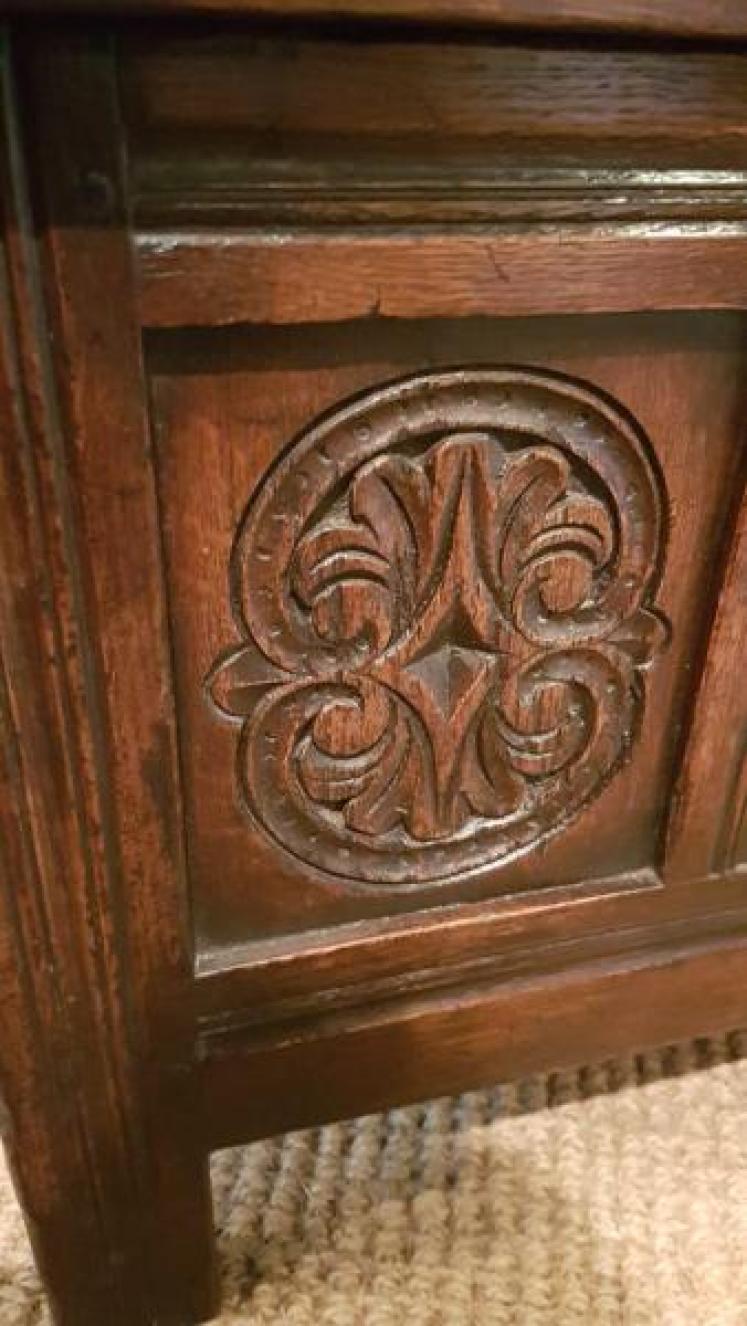 Very Small Oak Coffer - Image 3