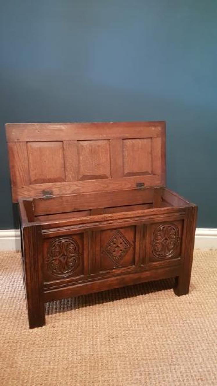 Very Small Oak Coffer - Image 4