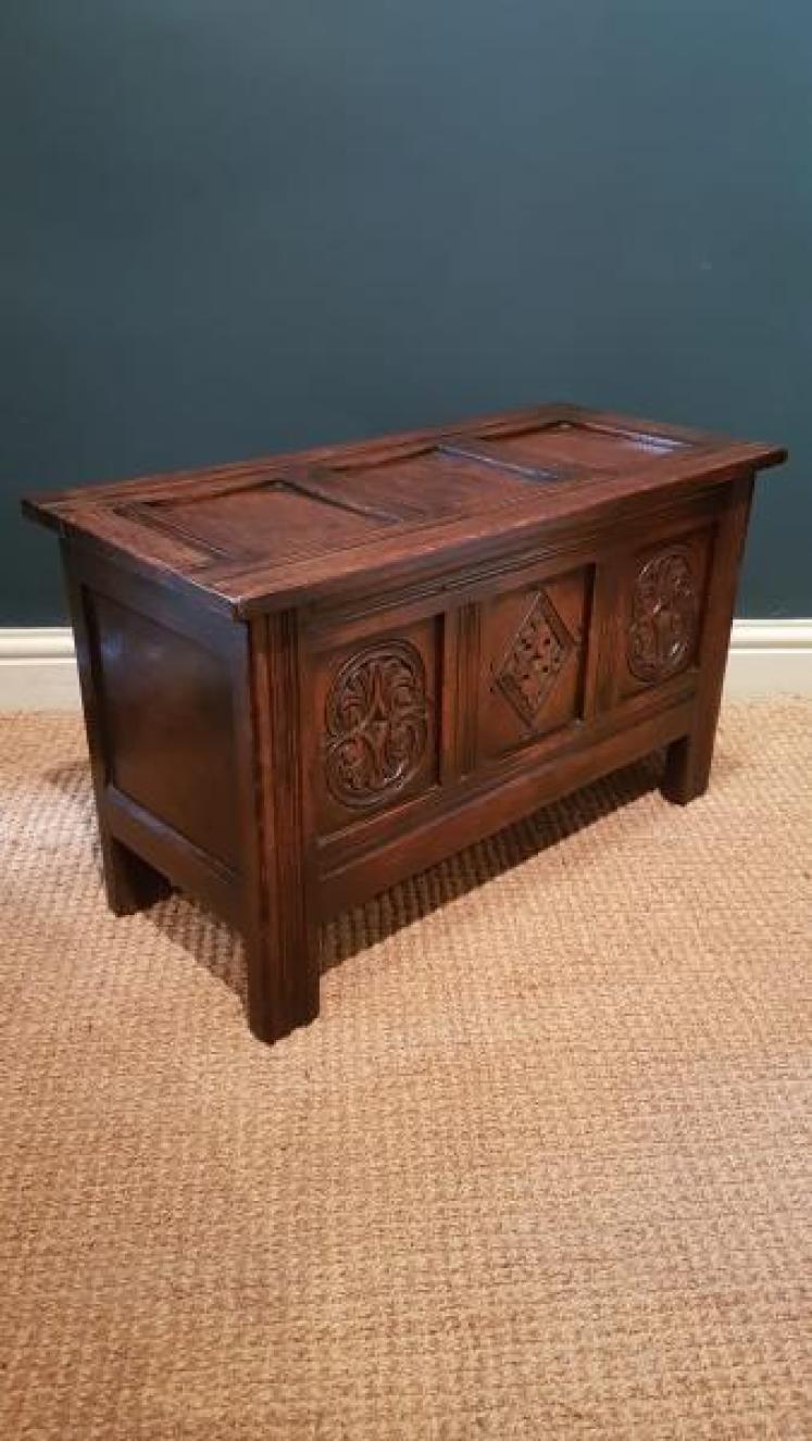 Very Small Oak Coffer - Image 5