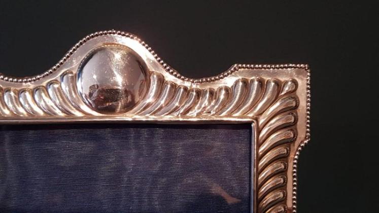 Large Victorian Silver Photo Frame  - Image 4