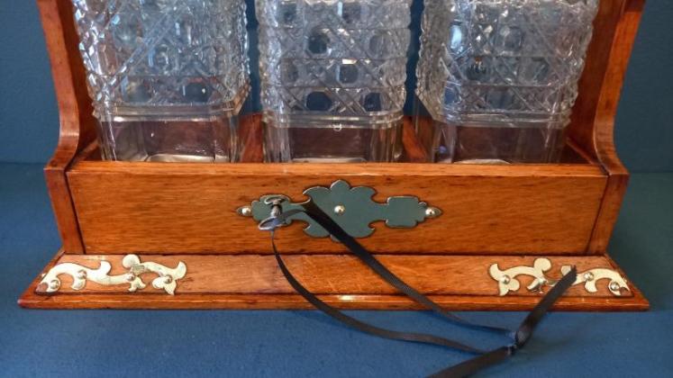 Late Victorian Polished Oak Three Bottle Tantalus - Image 3