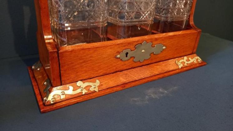 Late Victorian Polished Oak Three Bottle Tantalus - Image 6