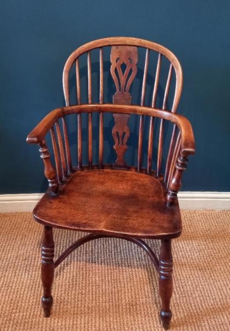 Early Victorian Ash & Yew Low Back Windsor Armchair - Image 1