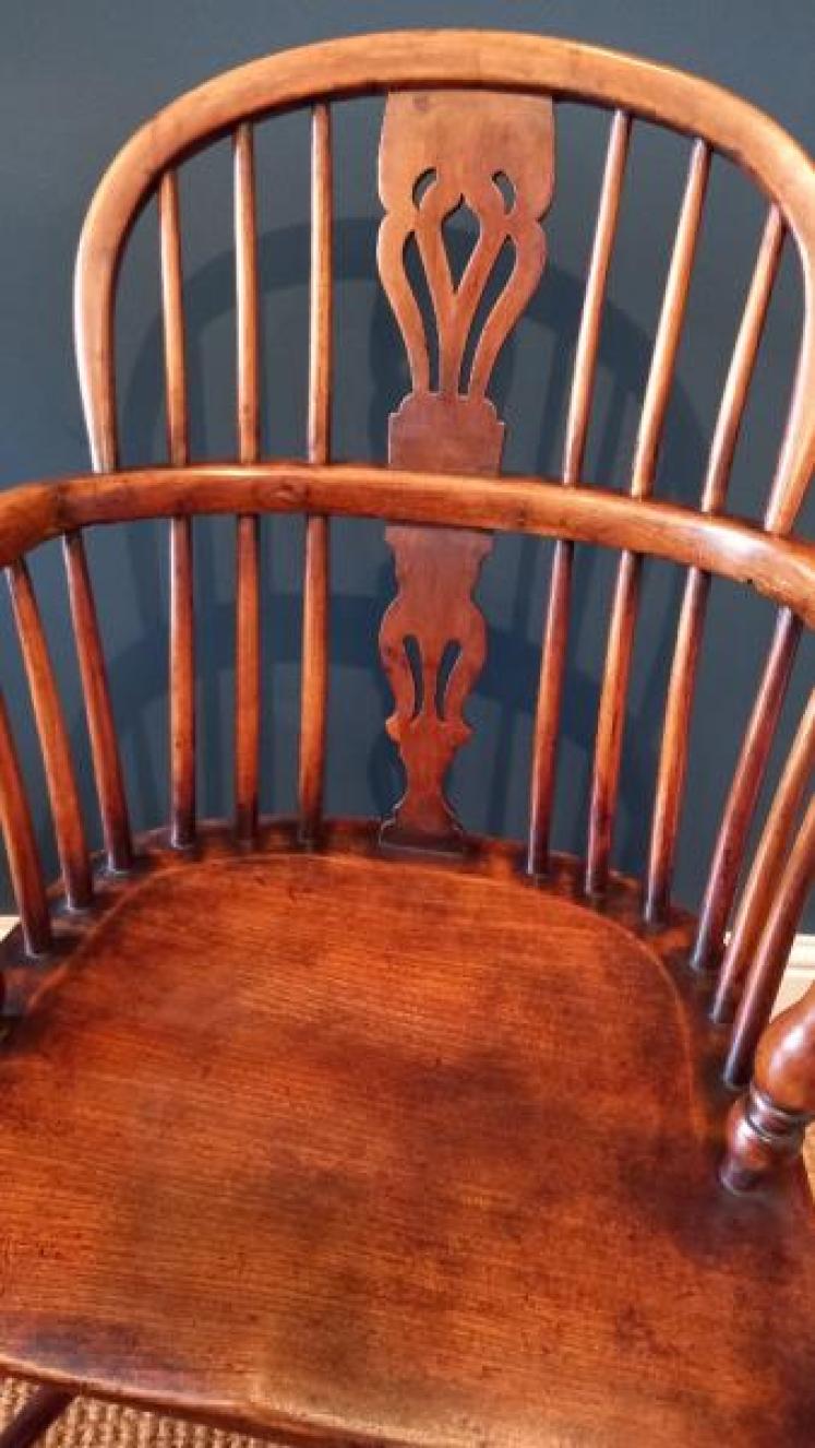 Early Victorian Ash & Yew Low Back Windsor Armchair - Image 2