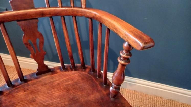 Early Victorian Ash & Yew Low Back Windsor Armchair - Image 4