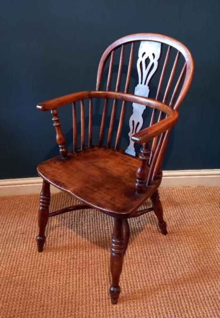 Early Victorian Ash & Yew Low Back Windsor Armchair - Image 7