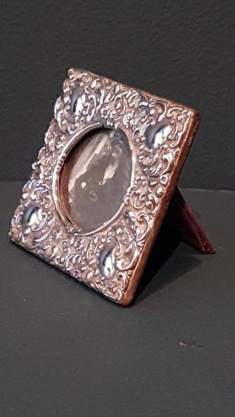 Small Victorian Embossed Silver Photo Frame  - Image 4