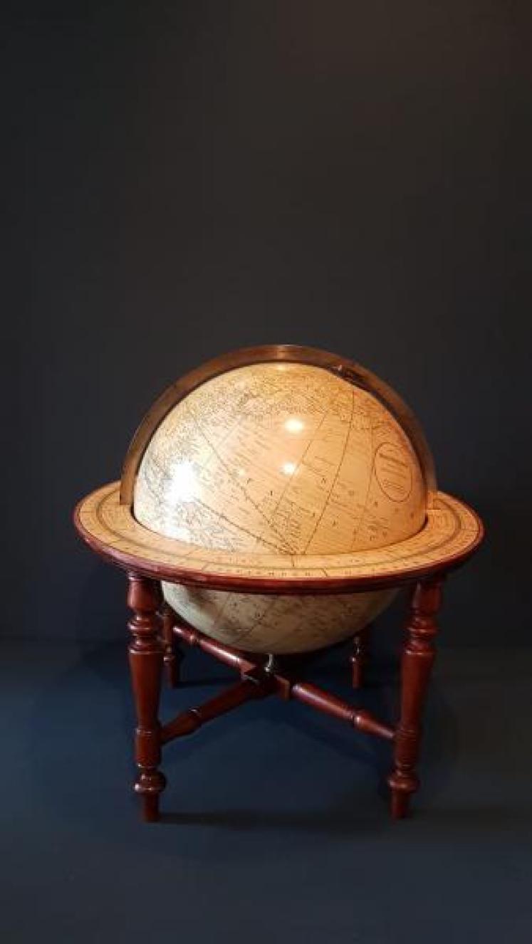 Victorian Smith's Terrestrial Library Globe - Image 1