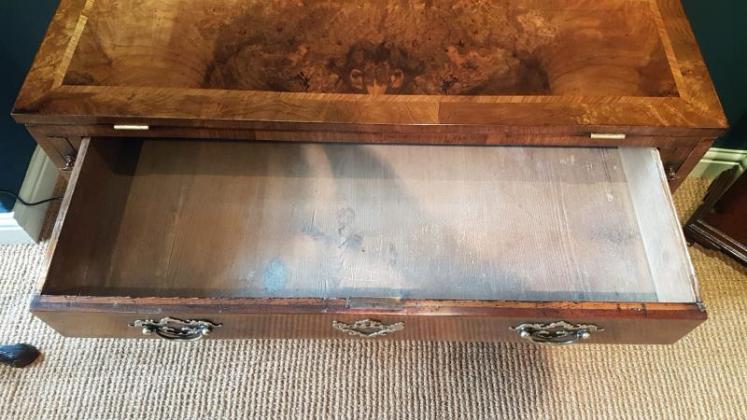 Fine Quality George III Bachelor's Chest - Image 3