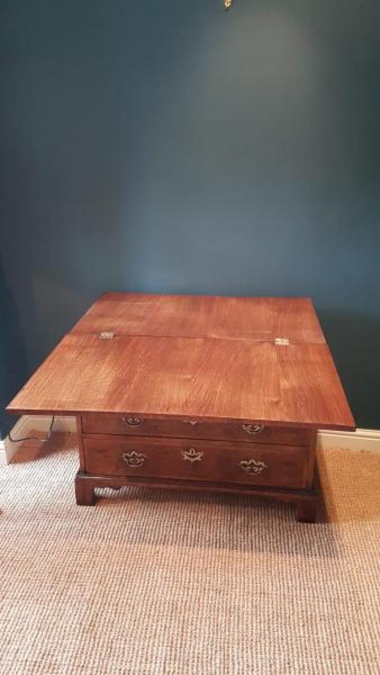 Fine Quality George III Bachelor's Chest - Image 4