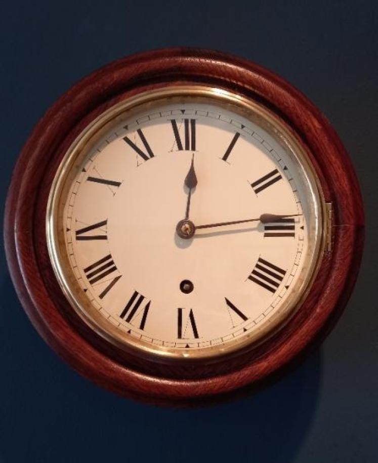 Small Late Victorian 8" Dial Oak Cased Wall Clock - Image 7