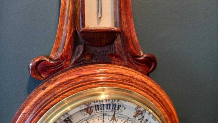 Mid Victorian Foliage Carved Banjo Barometer - Image 4