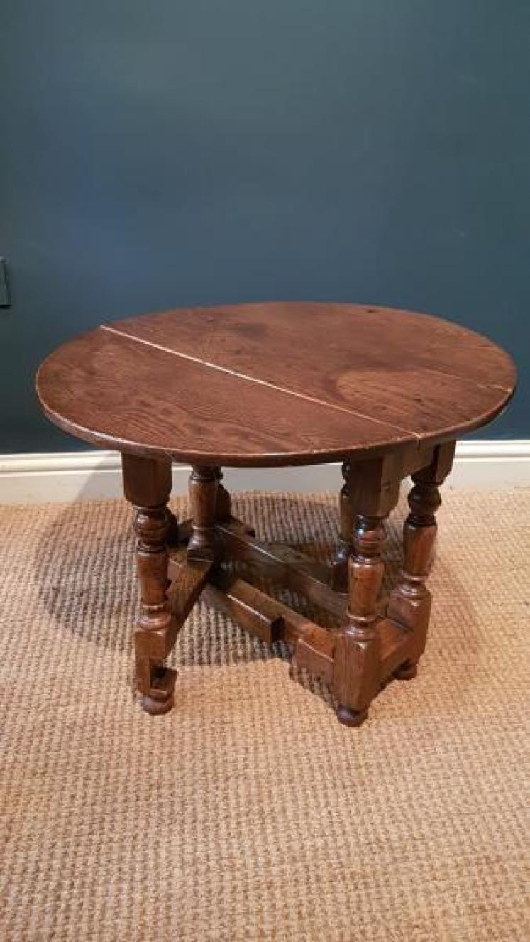 Small George III Style Occasional Oak Table - Image 3