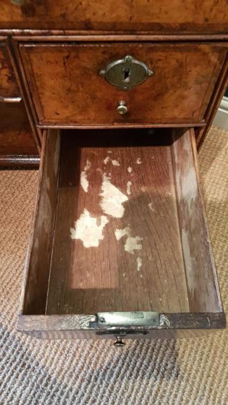 Outstanding George I Walnut Kneehole Desk - Image 4