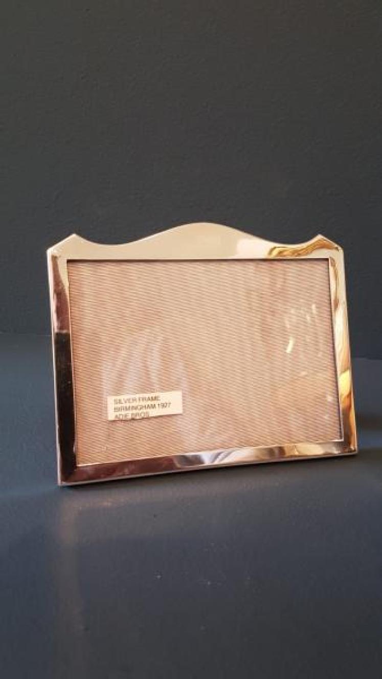 George V Silver Portrait Picture Frame  - Image 3