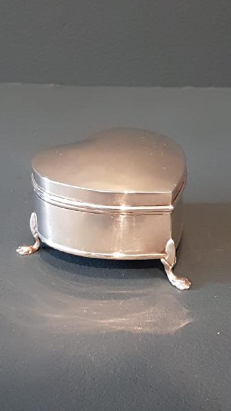 George V Silver Heart Shaped Ring Box - Image 3
