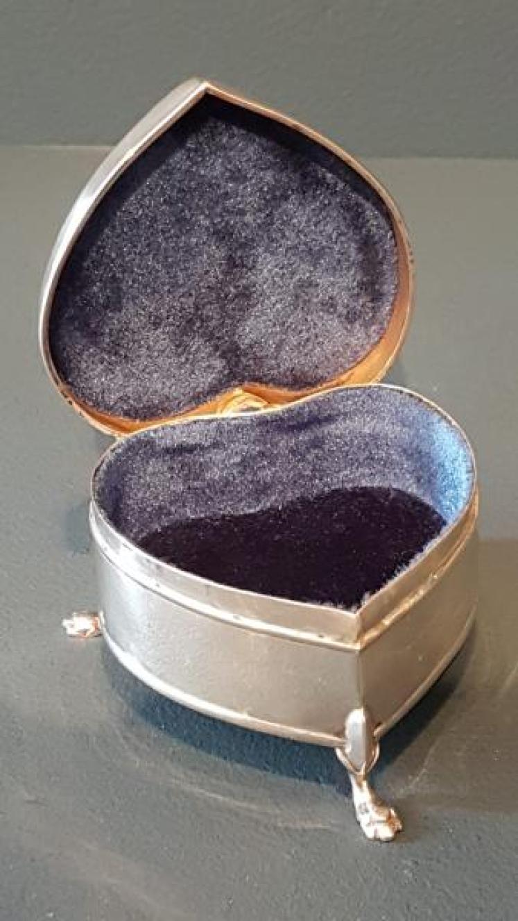 George V Silver Heart Shaped Ring Box - Image 5