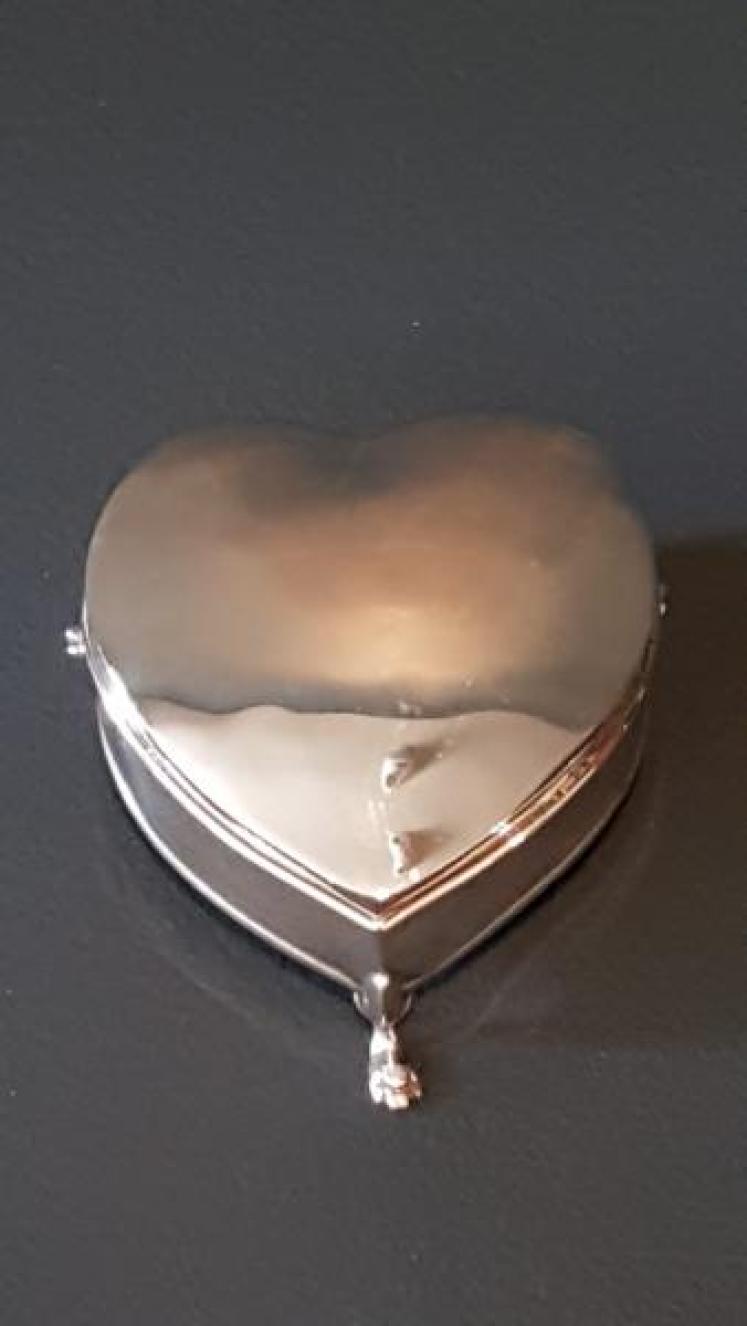 George V Silver Heart Shaped Ring Box - Image 7