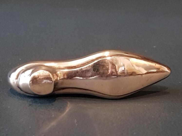 Levi and Salaman Silver Court Shoe Pin Cushion - Image 2