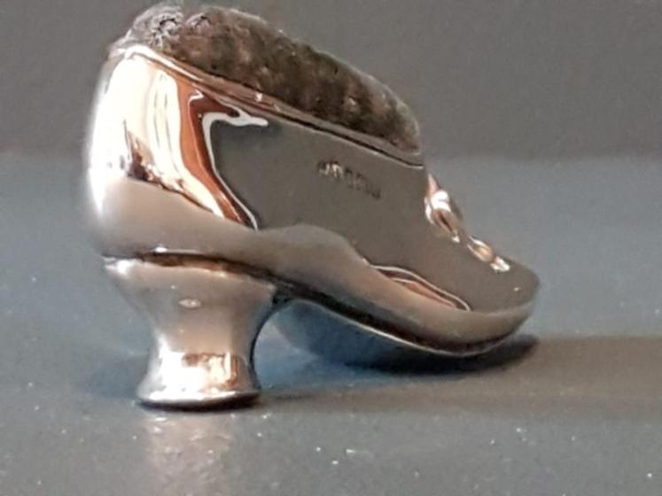 Levi and Salaman Silver Court Shoe Pin Cushion - Image 3