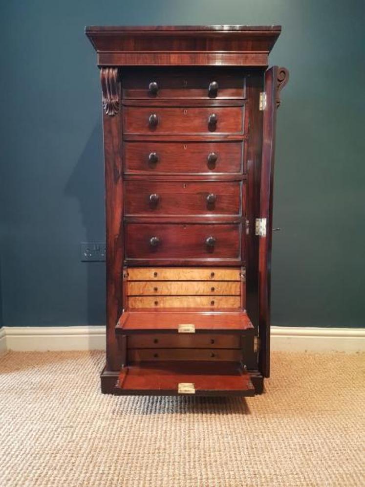 Fine Quality Early Victorian Wellington Chest - Image 1