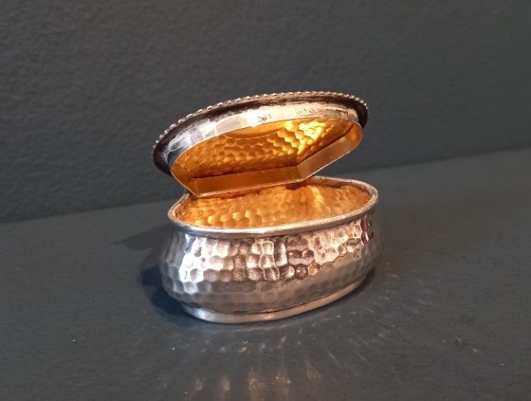 Victorian Silver Planished Table Snuff Box - Image 2