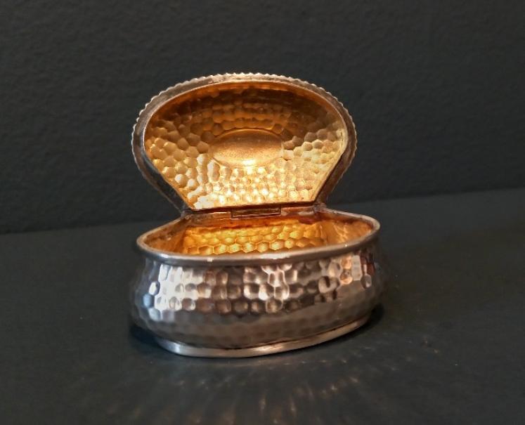 Victorian Silver Planished Table Snuff Box - Image 3