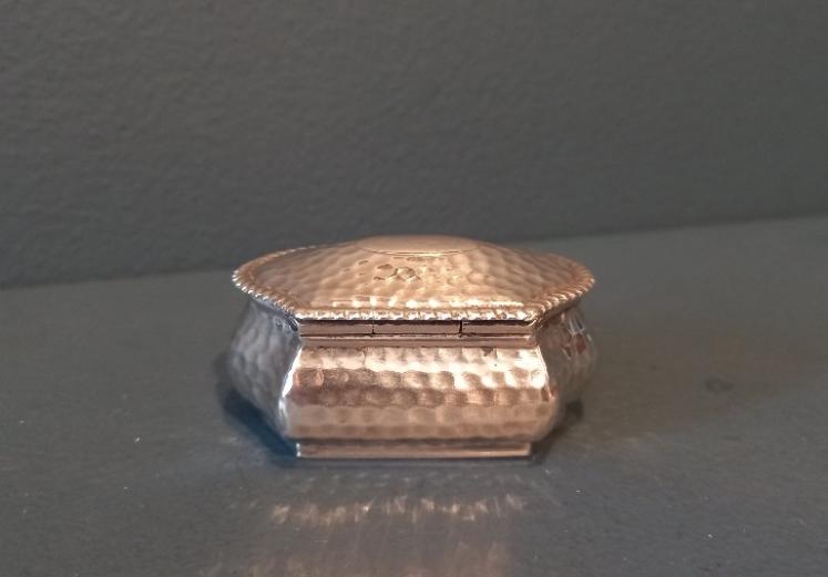 Victorian Silver Planished Table Snuff Box - Image 5