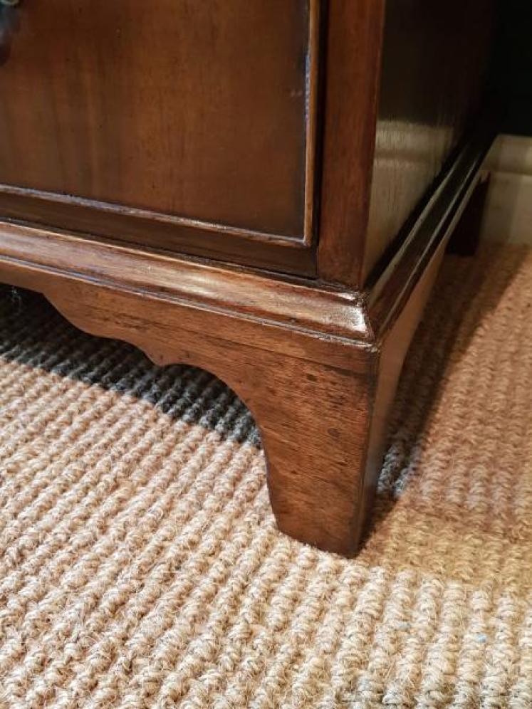 George III Walnut Chest of Drawers - Image 3