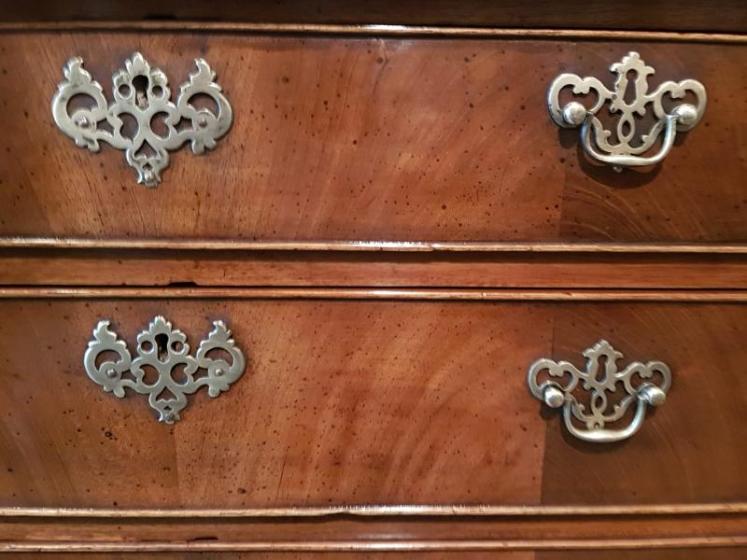 George III Walnut Chest of Drawers - Image 4