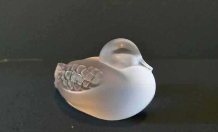 Lalique Opalescent Sitting Duck - Image 3